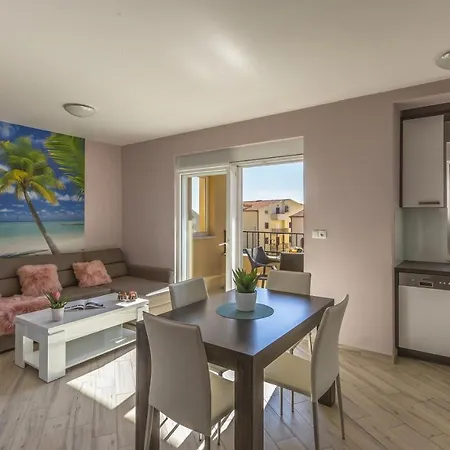 Andela 4 マカルスカ