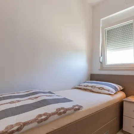 Andela 4 * Makarska